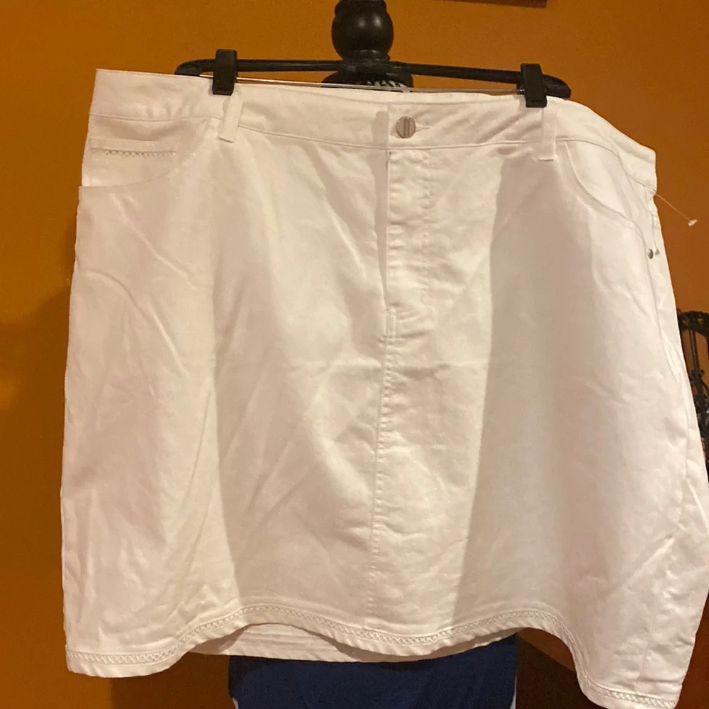 CJ Banks white denim skirt with crochet detail pen mark - Picture 1 of 7